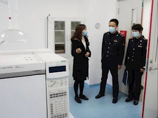 夏彬局长赴食药检测中心调研指导